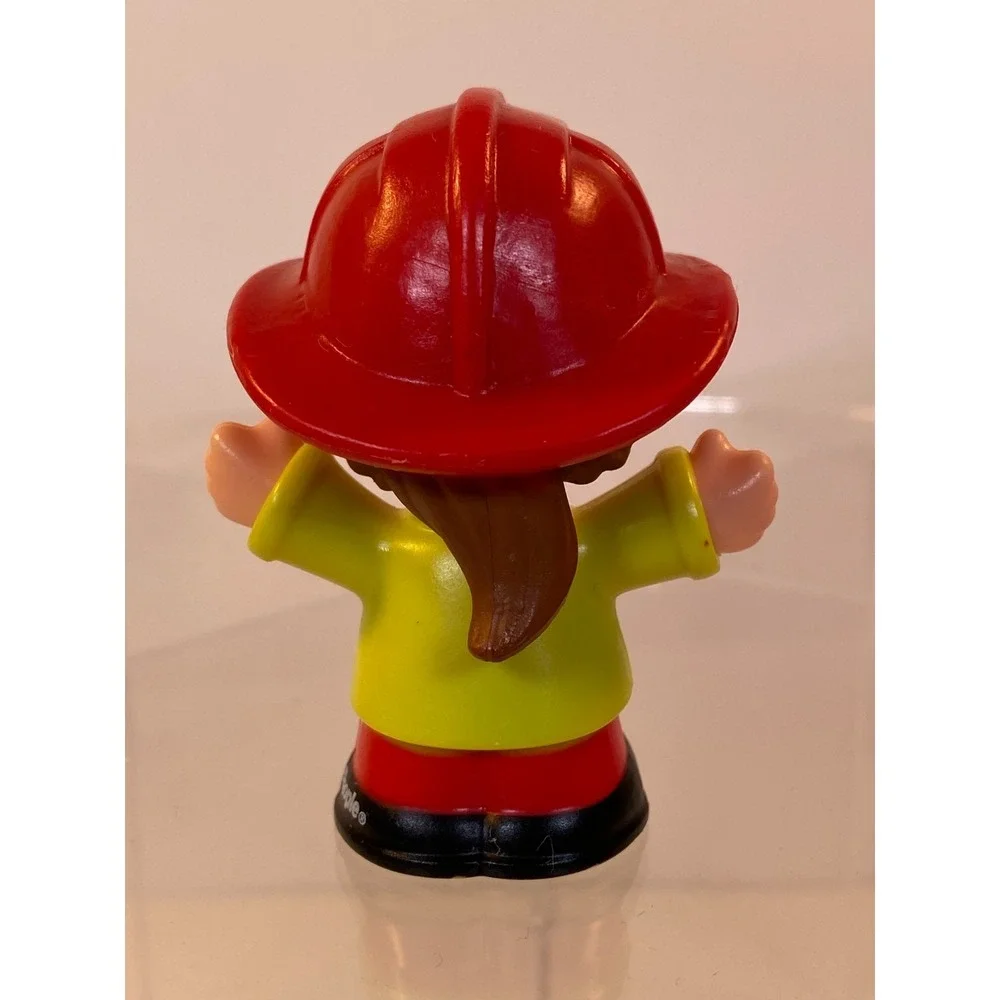 Fisher Price Little People Musical Red Fire Truck Lights Water Hose and Figures